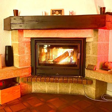 Cheerful Villa With Fireplace, Bath-Tub And Garden Noville Exterior photo