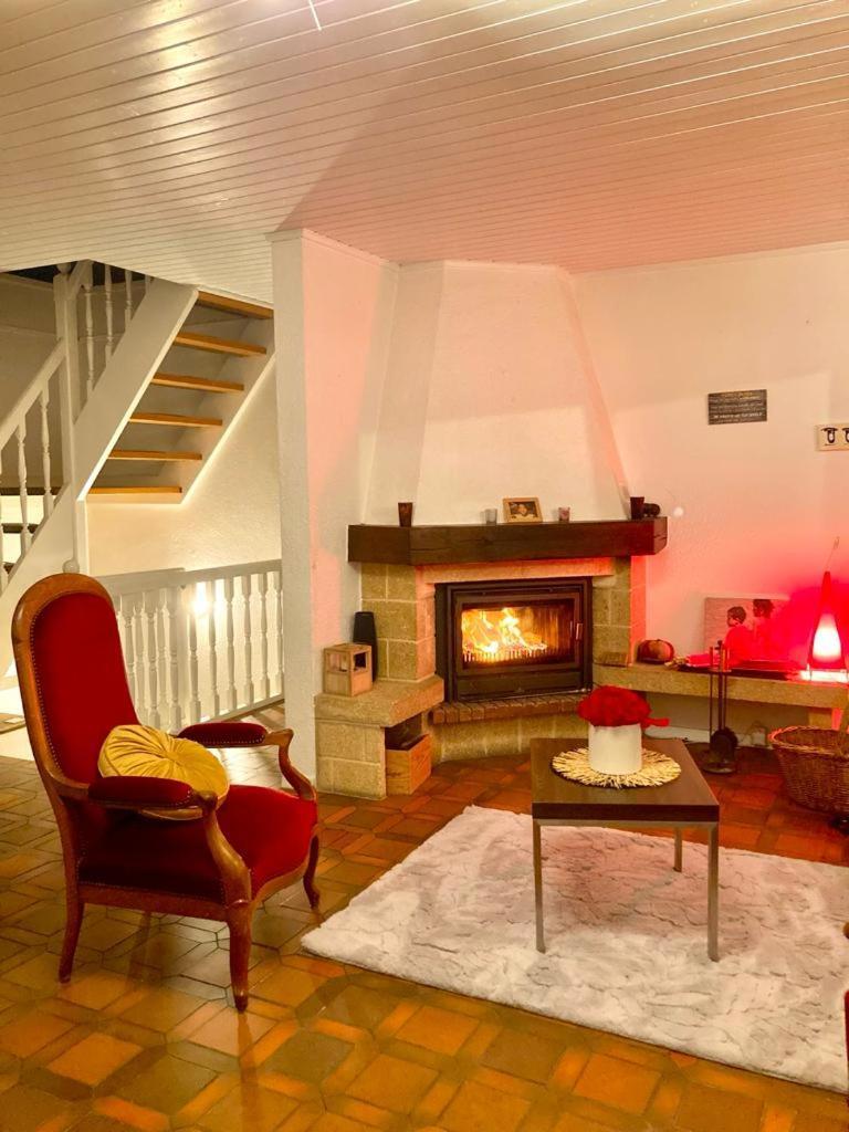 Cheerful Villa With Fireplace, Bath-Tub And Garden Noville Exterior photo